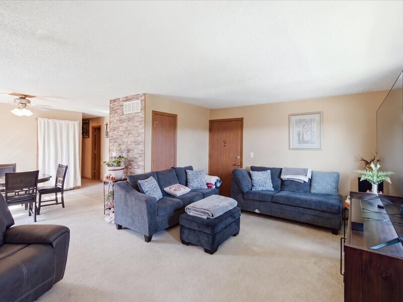 1056 Manchester Court South Elgin IL 60177