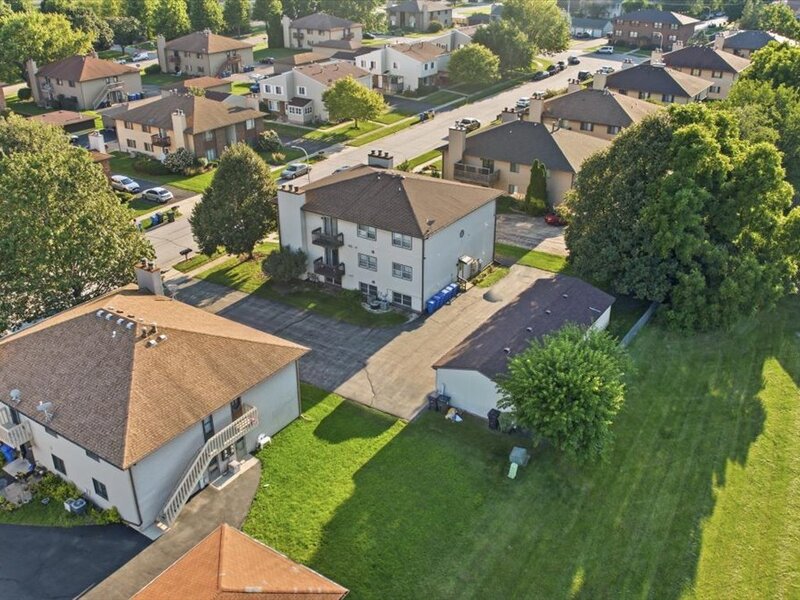 1056 Manchester Court South Elgin IL 60177