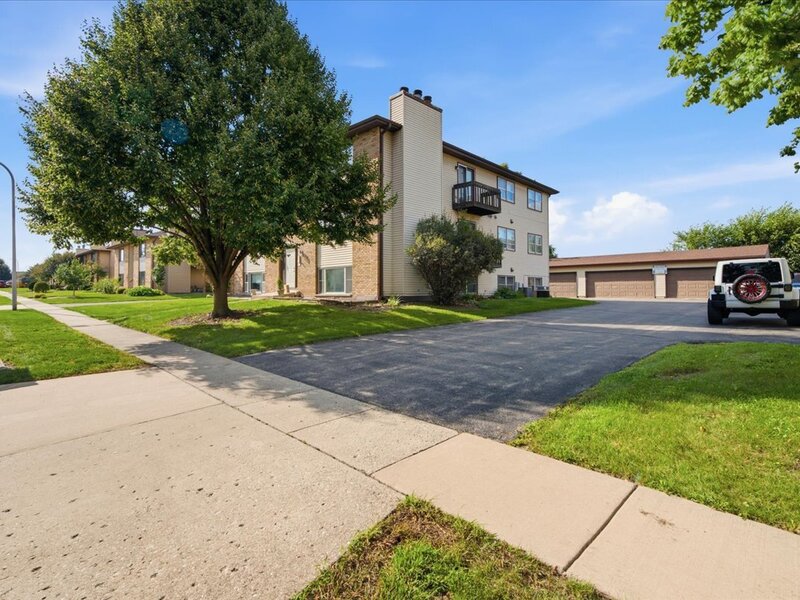 1056 Manchester Court South Elgin IL 60177