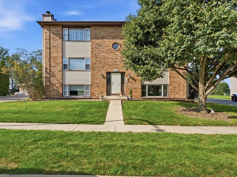 1056 Manchester Court South Elgin IL 60177