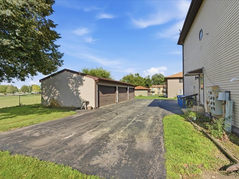 1056 Manchester Court South Elgin IL 60177