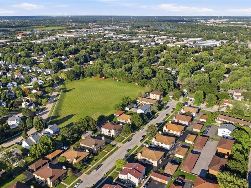 1056 Manchester Court South Elgin IL 60177