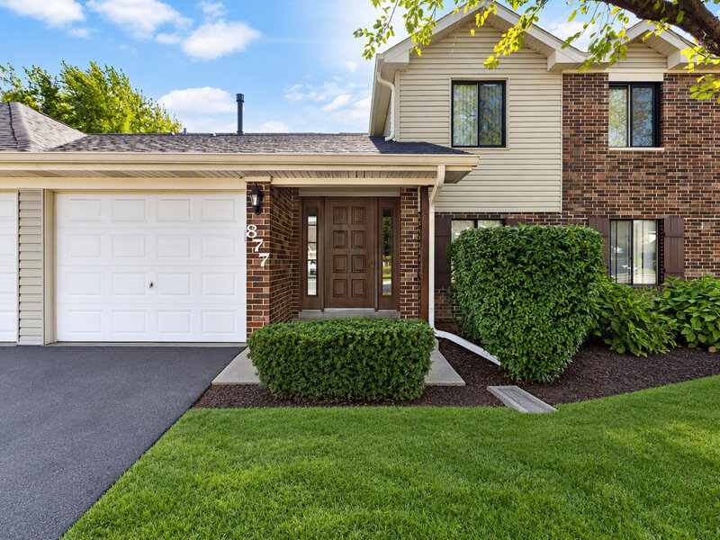 877 Cross Creek Drive Roselle IL 60172