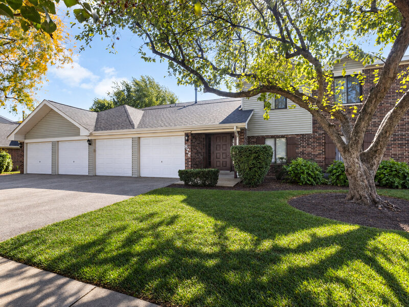 877 Cross Creek Drive Roselle IL 60172