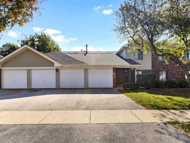 877 Cross Creek Drive Roselle IL 60172
