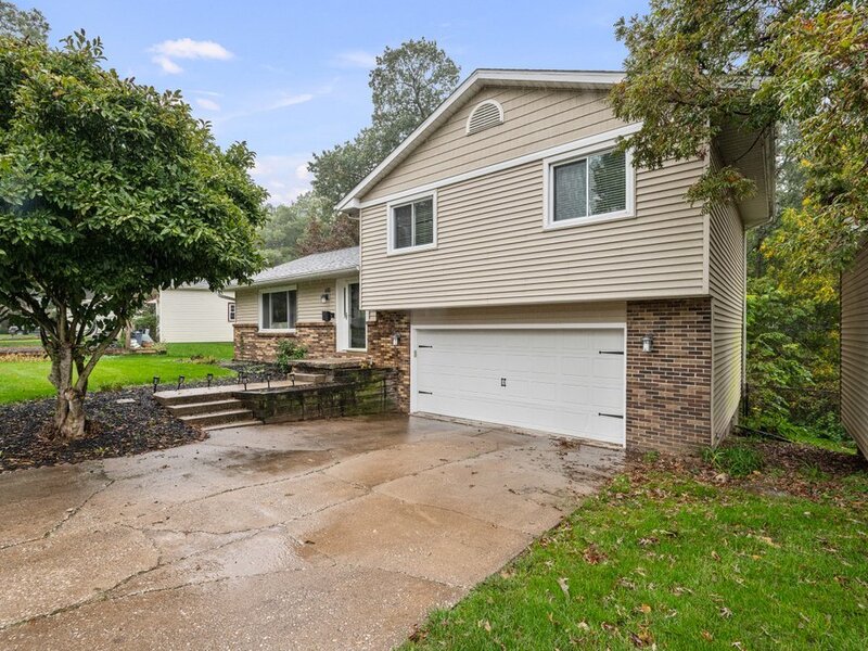 610 Forest Rd Road East Moline IL 61244