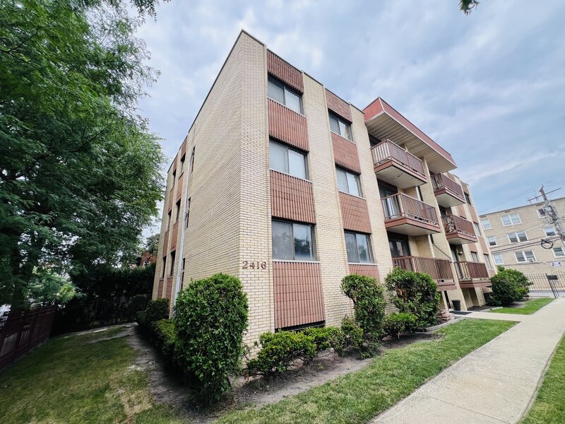 2416 W Foster Avenue Chicago IL 60625