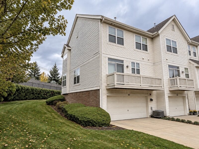 65 Veneto Court Streamwood IL 60107