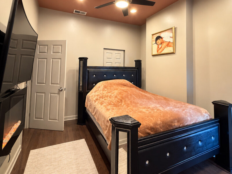 3839 S Giles Avenue Chicago IL 60653