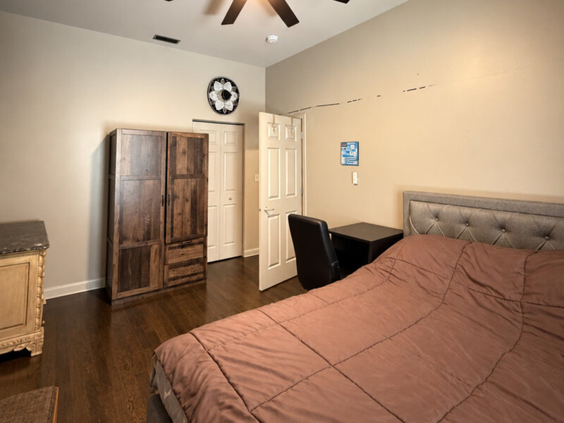 3839 S Giles Avenue Chicago IL 60653