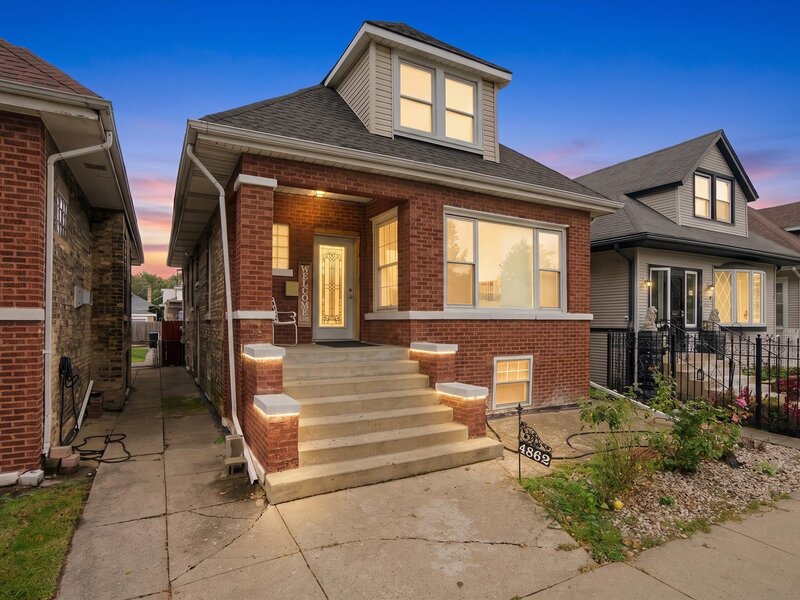 4862 W St Paul Avenue Chicago IL 60639