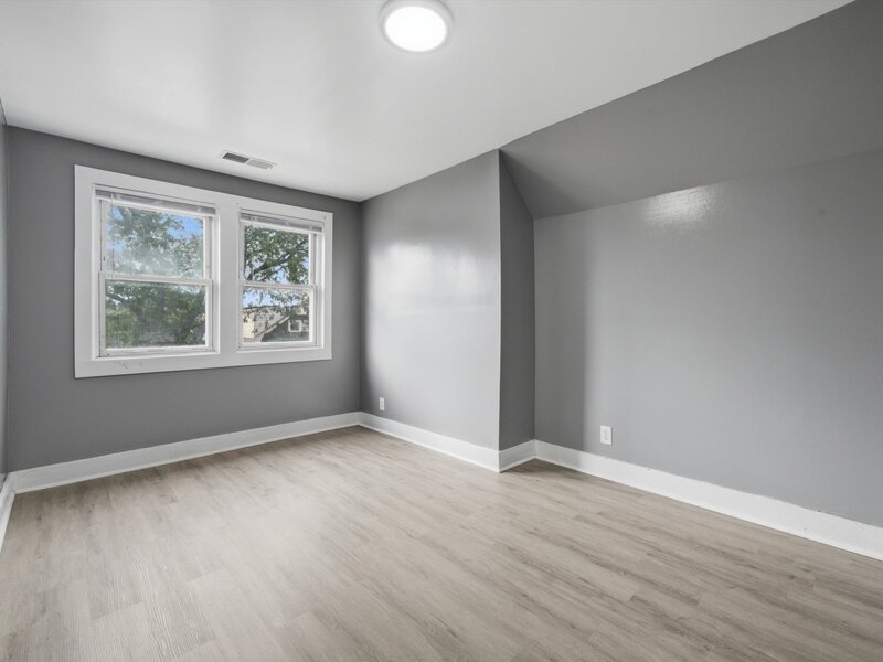 4862 W St Paul Avenue Chicago IL 60639