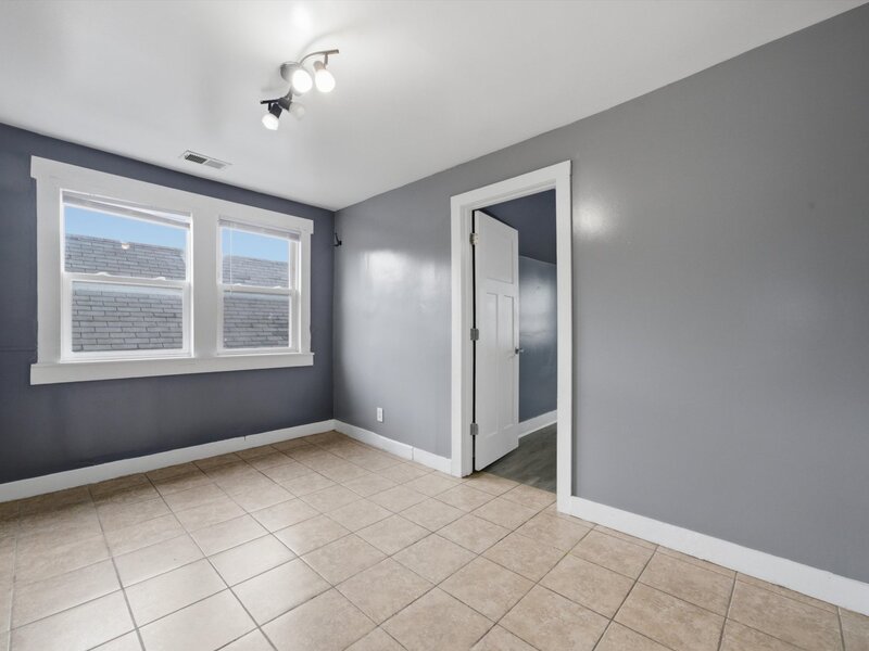 4862 W St Paul Avenue Chicago IL 60639