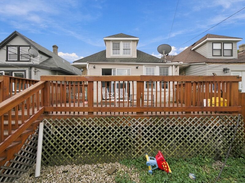 4862 W St Paul Avenue Chicago IL 60639