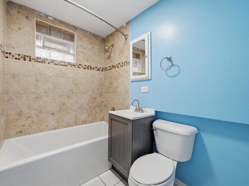 4862 W St Paul Avenue Chicago IL 60639