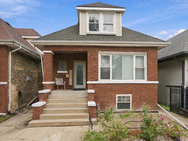 4862 W St Paul Avenue Chicago IL 60639