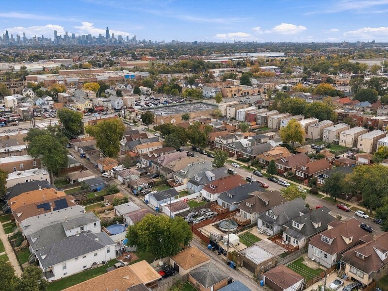 4862 W St Paul Avenue Chicago IL 60639