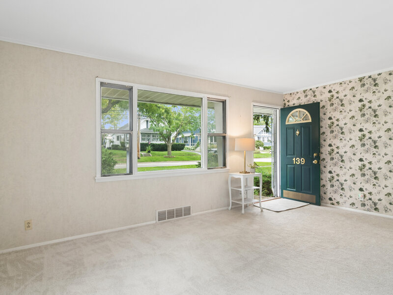 139 N Hager Avenue Barrington IL 60010
