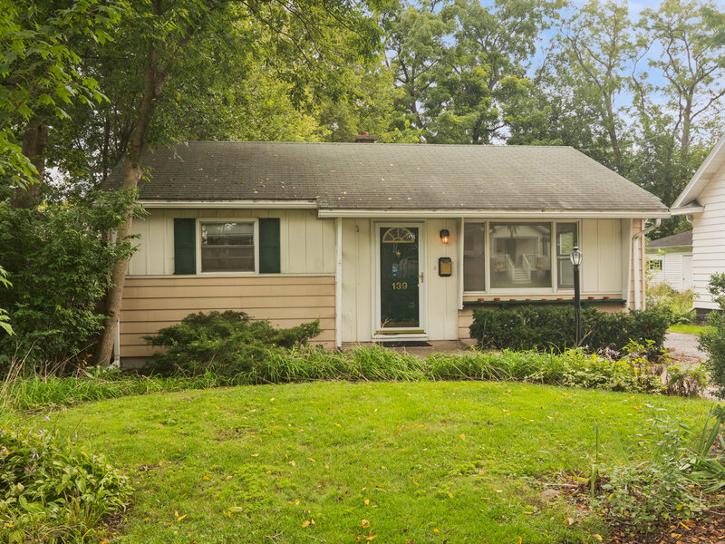 139 N Hager Avenue Barrington IL 60010