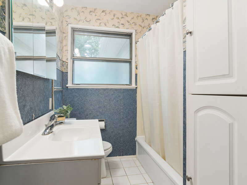 139 N Hager Avenue Barrington IL 60010