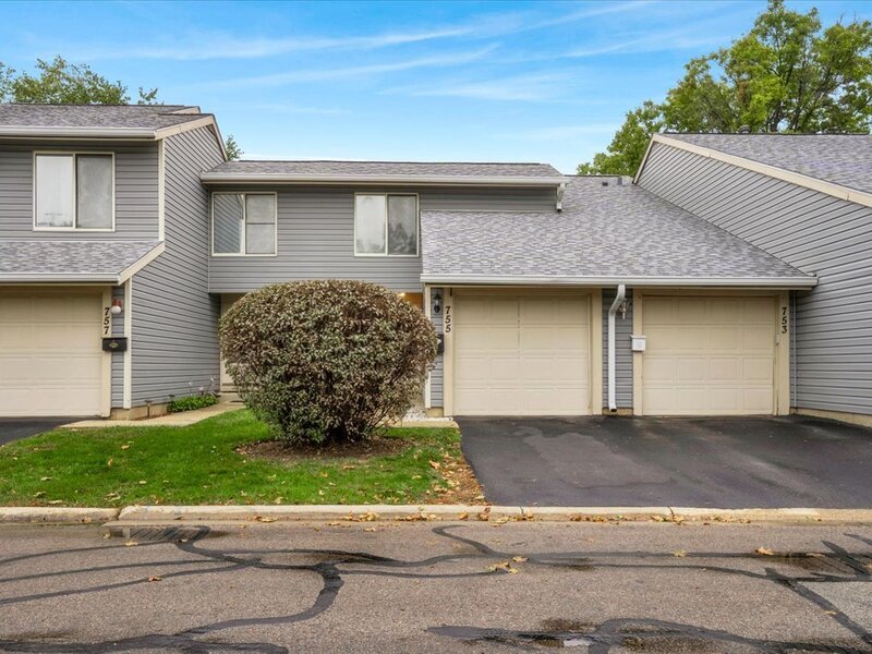 755 Biloxie Court Carol Stream IL 60188