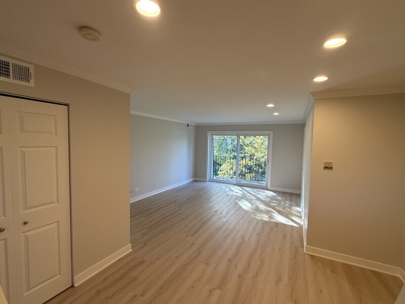 9386 Bay Colony Drive Des Plaines IL 60016