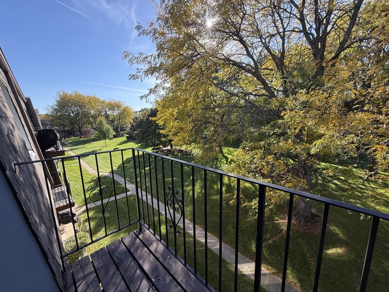 9386 Bay Colony Drive Des Plaines IL 60016