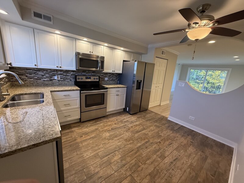 9386 Bay Colony Drive Des Plaines IL 60016