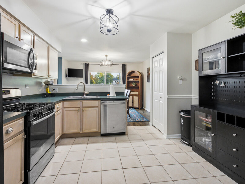 1005 Tara Lane West Chicago IL 60185