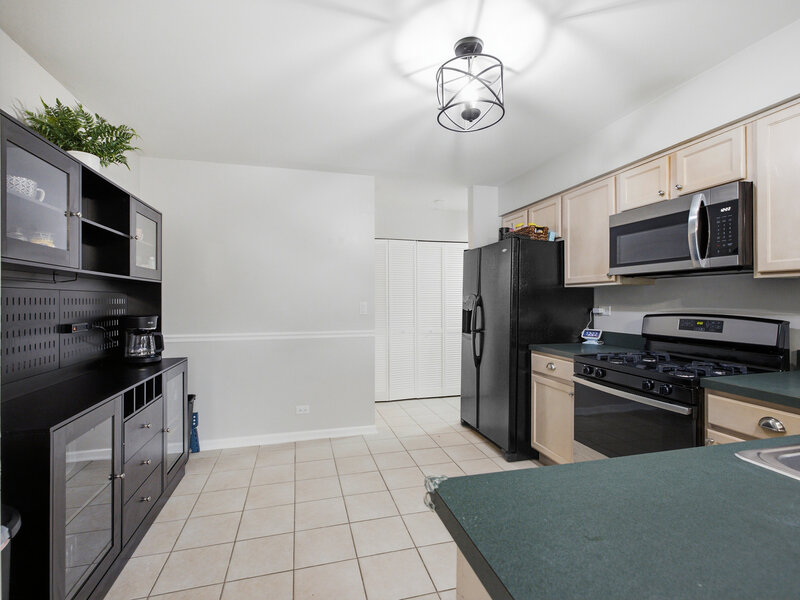 1005 Tara Lane West Chicago IL 60185