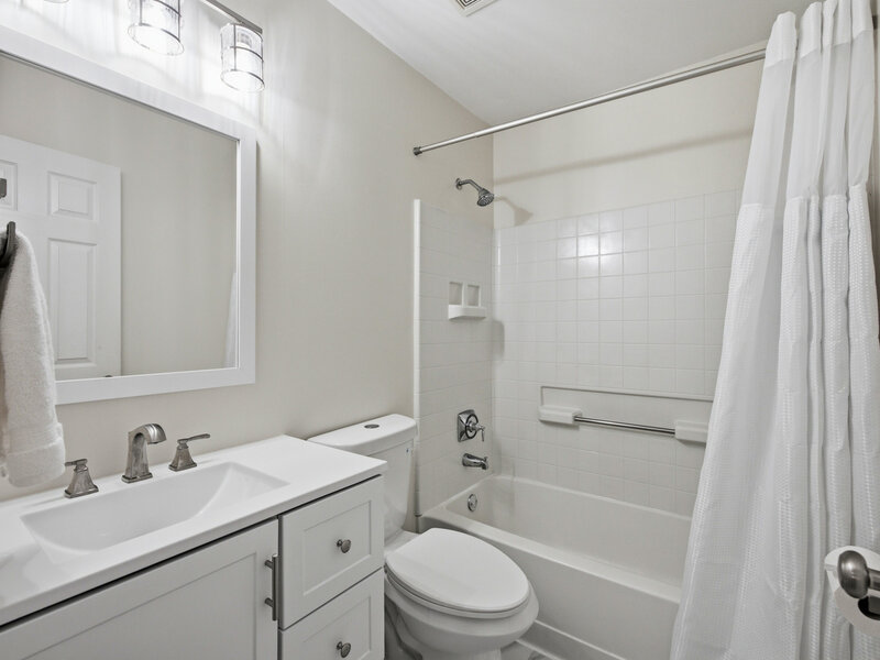1005 Tara Lane West Chicago IL 60185