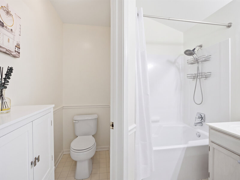 1005 Tara Lane West Chicago IL 60185