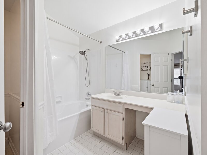 1005 Tara Lane West Chicago IL 60185