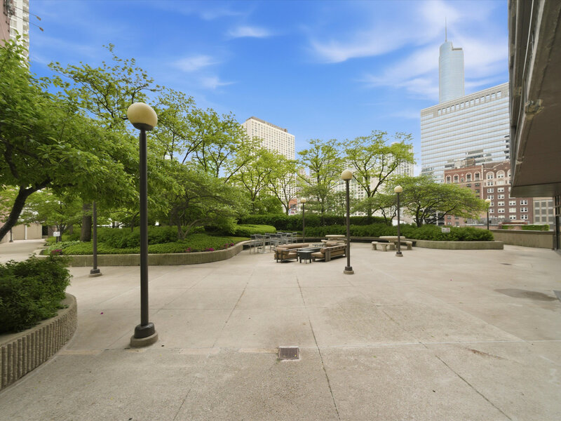 10 E Ontario Street Chicago IL 60611