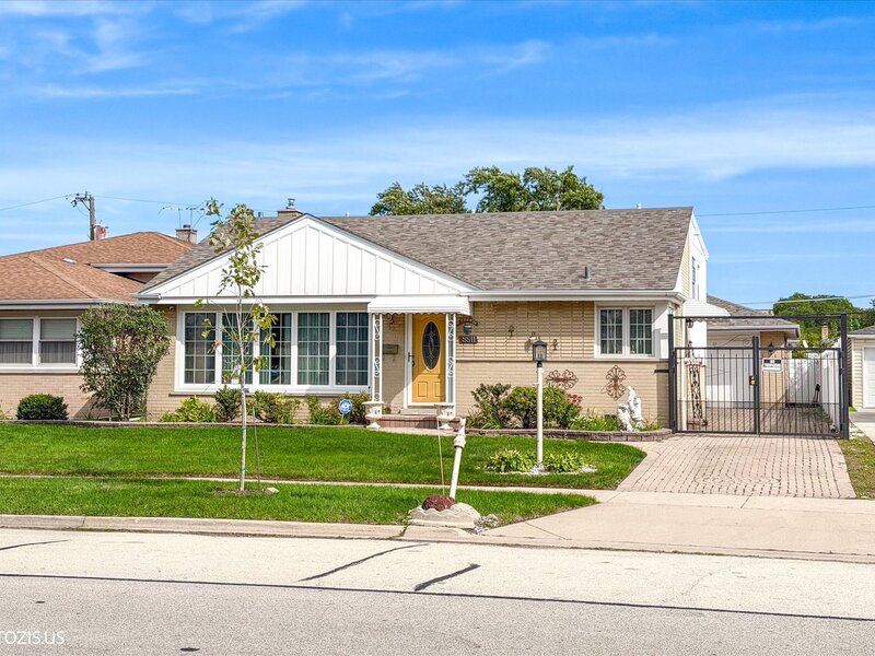 8811 N Merrill Street Niles IL 60714
