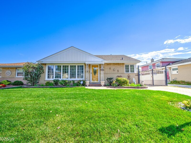 8811 N Merrill Street Niles IL 60714
