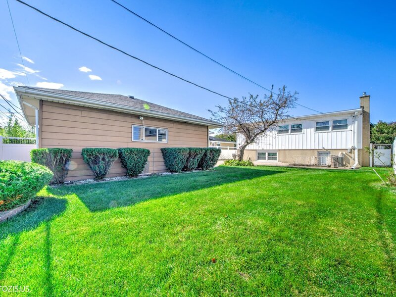 8811 N Merrill Street Niles IL 60714