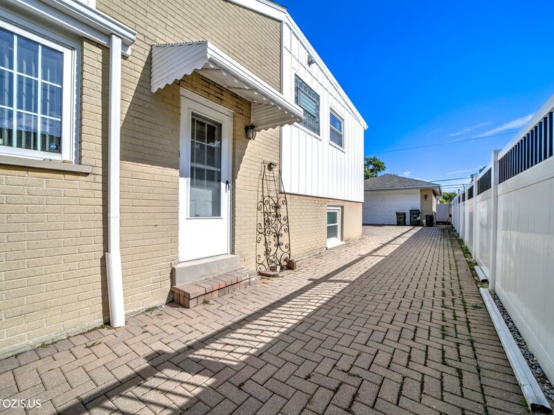 8811 N Merrill Street Niles IL 60714