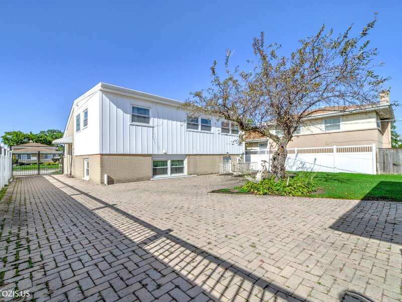 8811 N Merrill Street Niles IL 60714