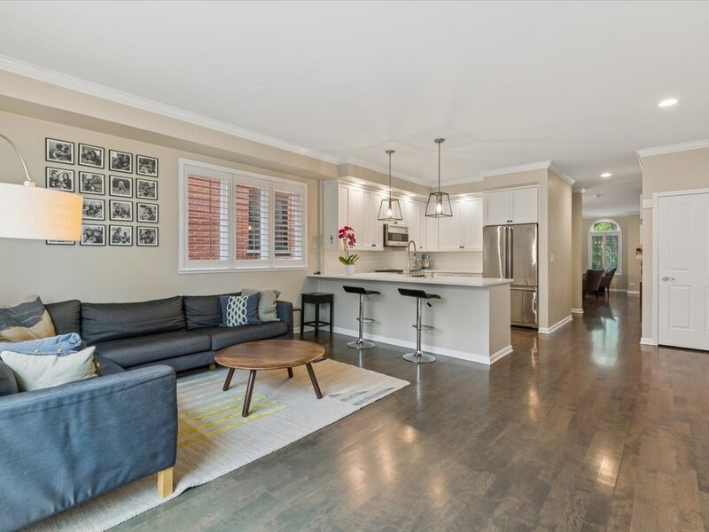 2332 W Dickens Avenue Chicago IL 60647