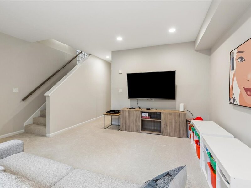 2332 W Dickens Avenue Chicago IL 60647