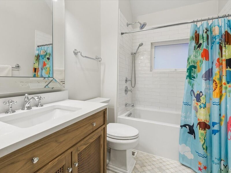 2332 W Dickens Avenue Chicago IL 60647