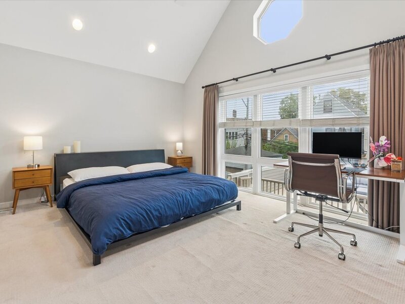 2332 W Dickens Avenue Chicago IL 60647