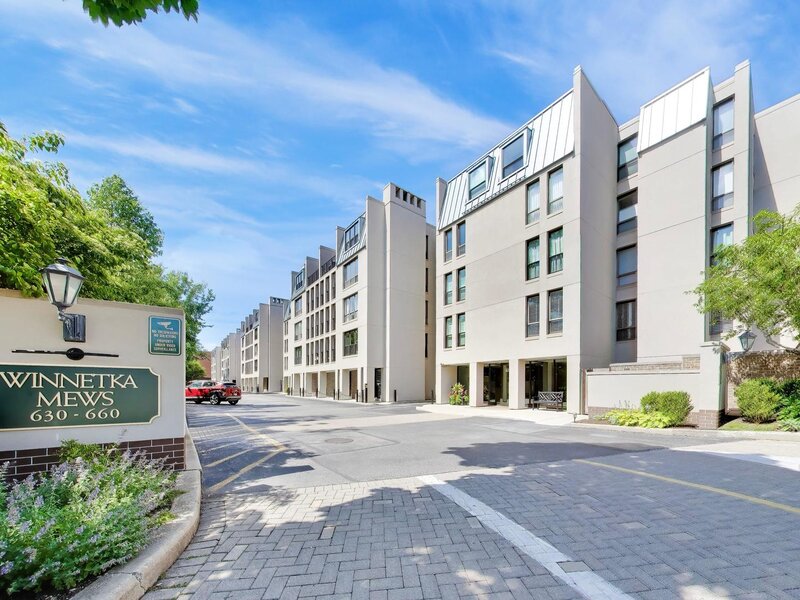 640 Winnetka Mews Winnetka IL 60093
