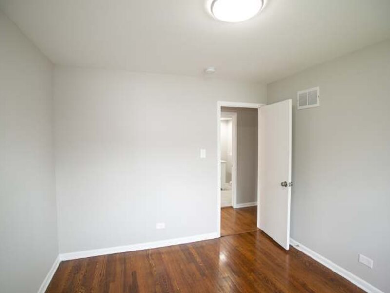18052 San Diego Avenue Homewood IL 60430