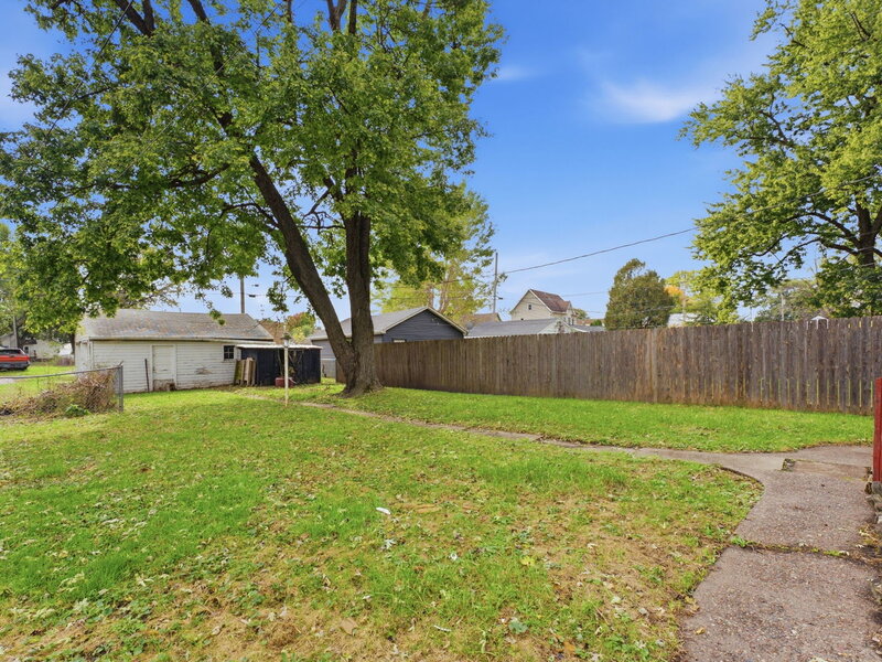 2501 Mckinley Avenue Davenport IA 52802