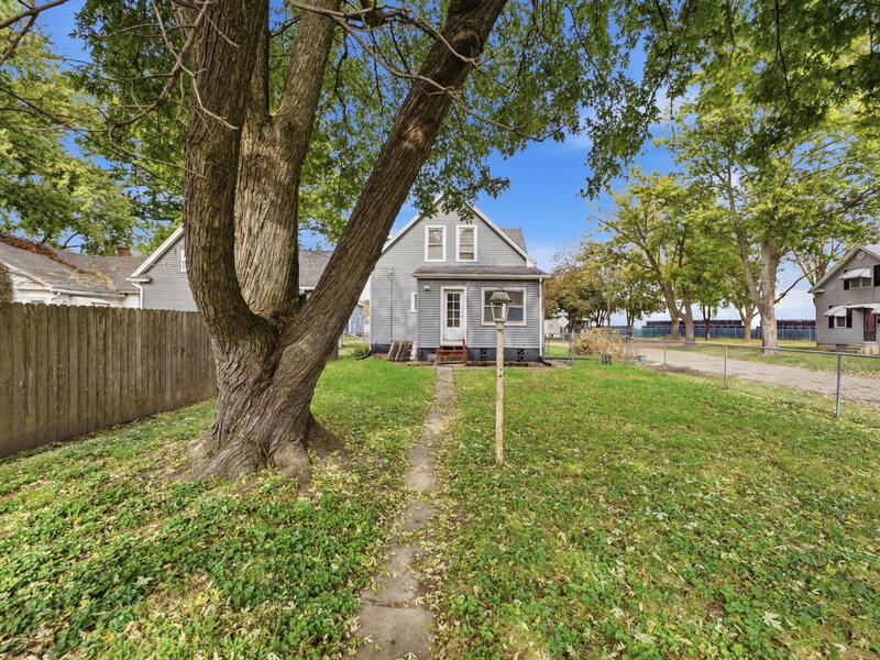 2501 Mckinley Avenue Davenport IA 52802