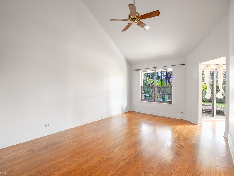 625 Sutton Court Wheeling IL 60090