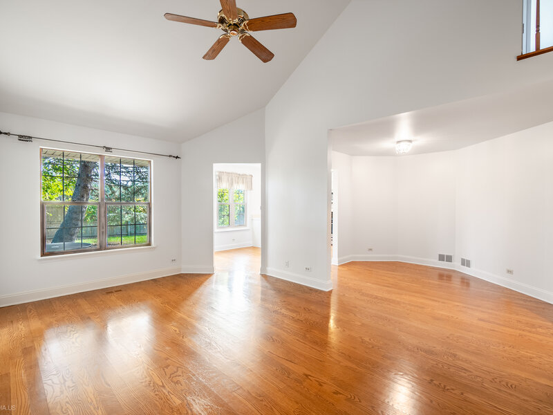 625 Sutton Court Wheeling IL 60090