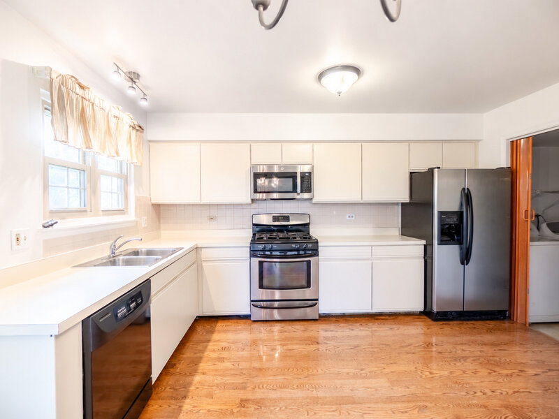 625 Sutton Court Wheeling IL 60090